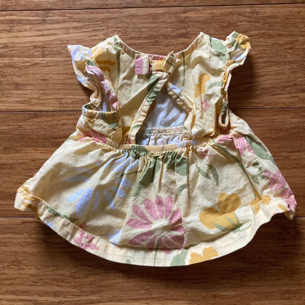 Carter’s Baby Girl Yellow 2-Piece Outfit, 0-3 Months - Picture 3 of 4